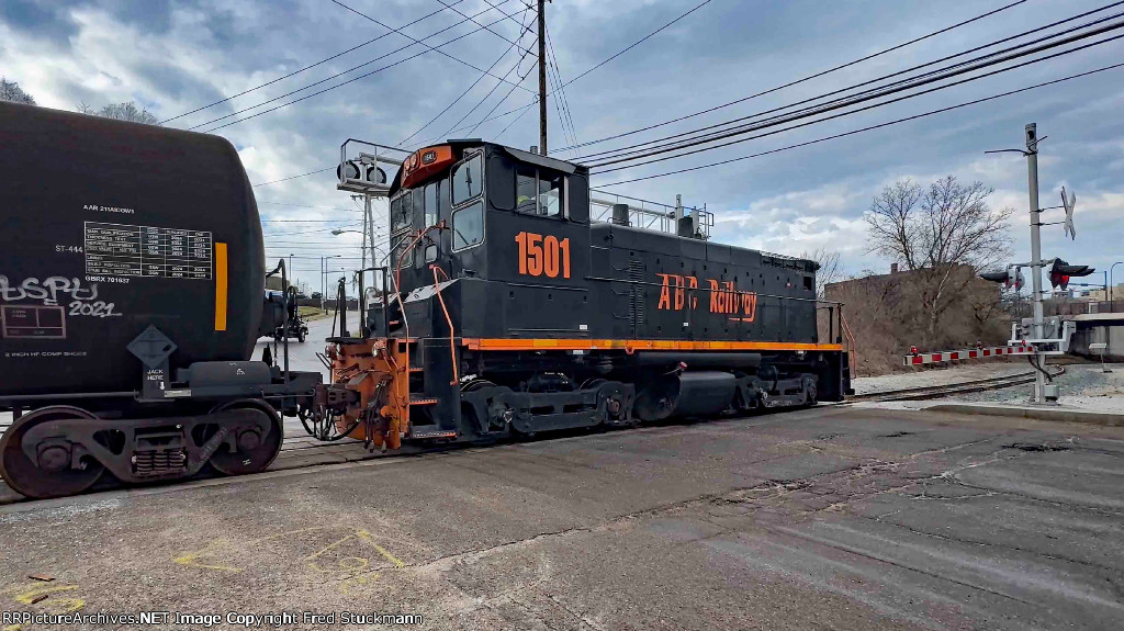 AB 1501 crosses Summit St.